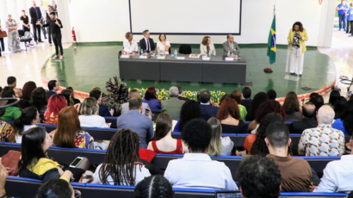 Ministra da Cultura, Margareth Menezes, participa da abertura do “Seminário Aprender para Construir” no Beijódromo.