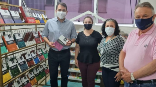 A Biblioteca Pública de Marau/RS  recebeu da Fundação Darcy Ribeiro a Biblioteca Básica Brasileira.