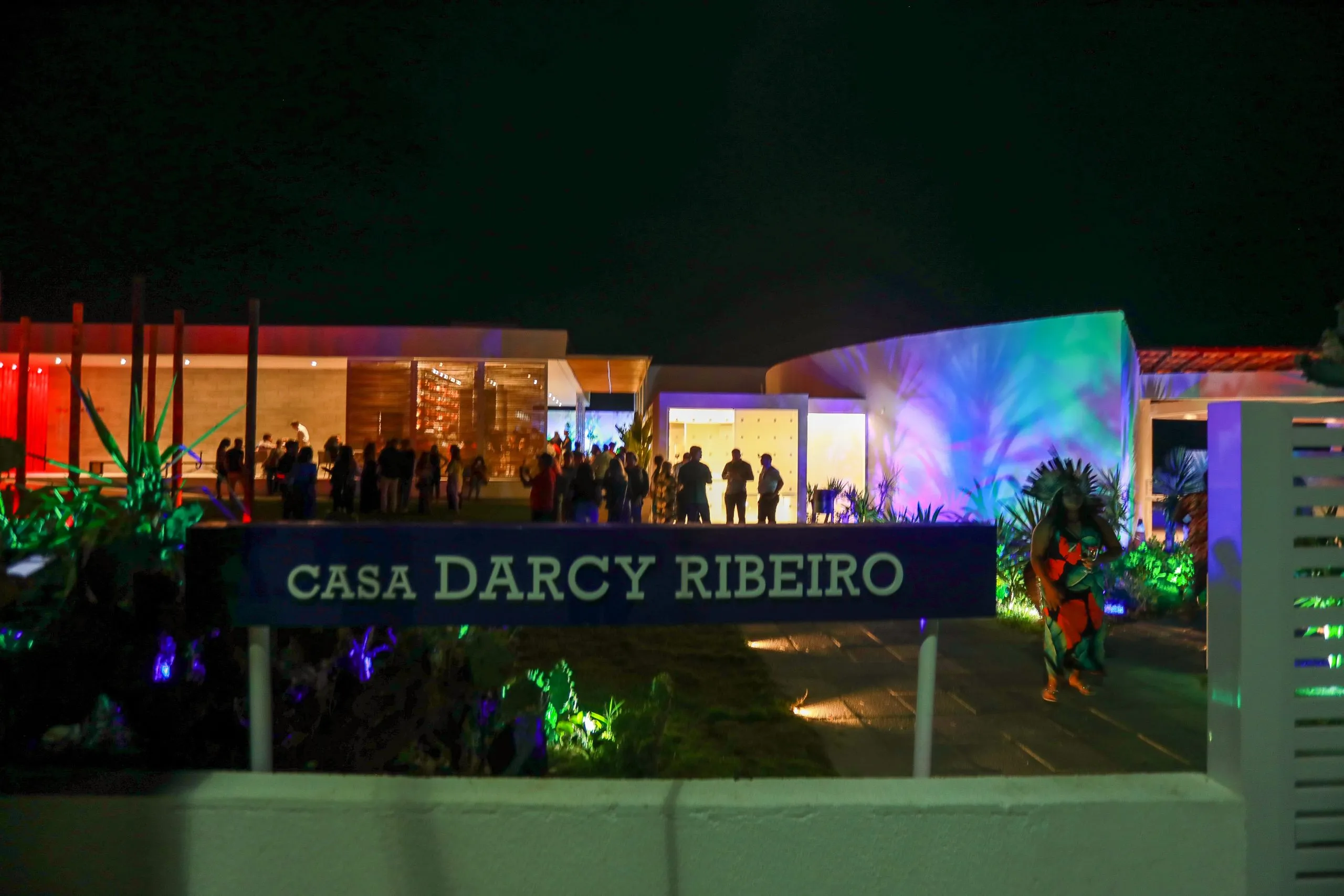 Aniversário de Darcy Ribeiro terá lançamento de livros e Cacique de Ramos em Maricá