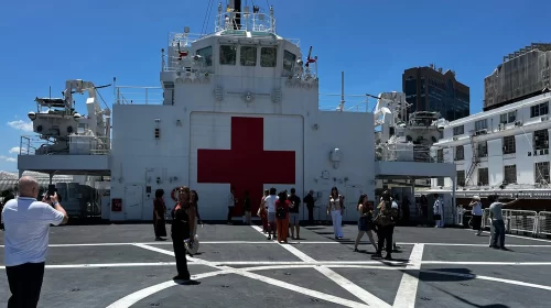 Diretoria da Fundação Darcy Ribeiro participa de uma visita oficial ao Navio-hospital da Marinha  Chinesa