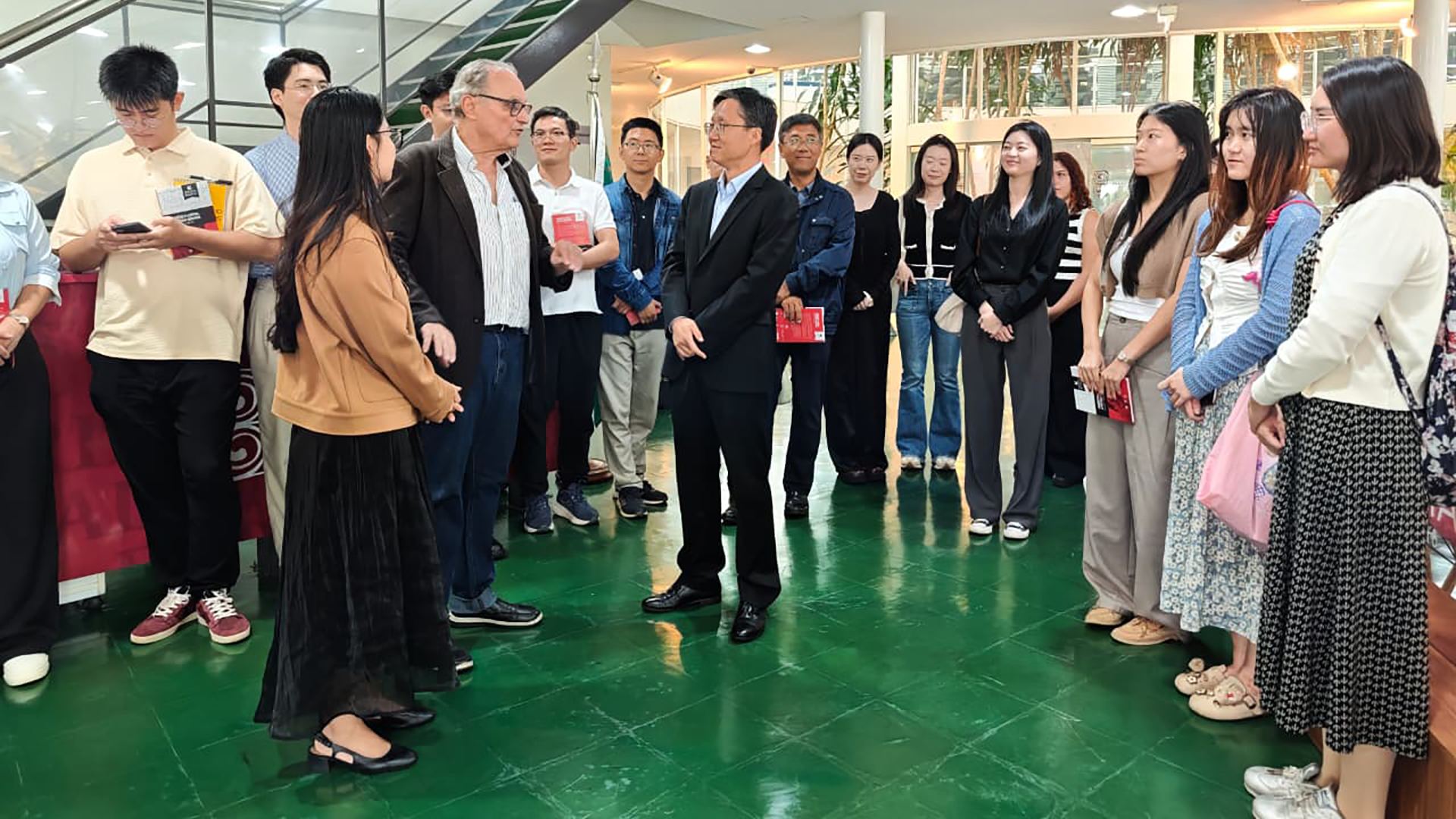 Fundação Darcy Ribeiro recebeu a visita do Encarregado de Negócios da China no Brasil