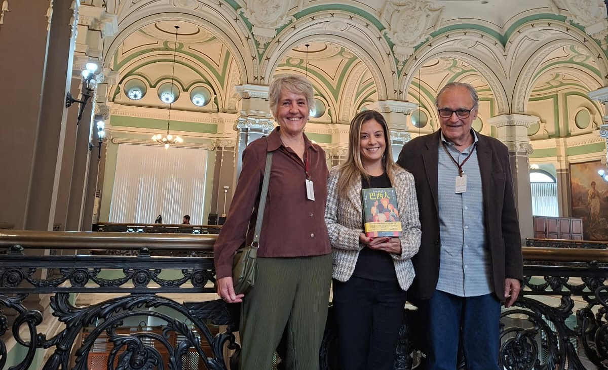 Fundação Darcy Ribeiro entrega à Biblioteca Nacional edição em mandarim de O Povo Brasileiro
